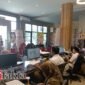 Staf pelayanan pemerintah kecamatan Gunung Kaler focus pada pelayanan kepada masyarakat untuk tangai administrasi kependudukan (foto:ifakta.co/Alex)