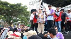 Wakil Bupati (Wabup) Tangerang, Intan Nurul Hikmah meminta aparat pemerintahan dan warga Kecamatan Mekar Baru memperkuat sinergi, kolaborasi dan kebersamaan untuk dorong pembangunan wilayah yang adil dan merata.(foto:istimewa)