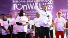 Bupati Tangerang Maesyal Rasyid bersama Wakil Bupati Tangerang Intan Nurul Hikmah secara resmi membuka kegiatan Senam Tangerang Gemilang dan lepas kegiatan Jalan Sehat bersama yang diselenggarakan di depan Gedung Kantor Bupati Puspemkab Tangerang,(foto:istimewa)