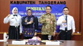 Wakil Bupati (Wabup) Tangerang, Intan Nurul Hikmah, membuka pelatihan pengelolaan keuangan daerah dan pelatihan kehumasan di Aula BPKSDM Kabupaten Tangerang (foto:istimewa)