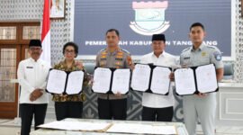 Pemkab Tangerang Bersama Polres Metro Tangerang Kota, PT Jasa Raharja cabang Tangerang, dan BPJS Kesehatan Kancab Tigaraksa menandatangani kesepakatan bersama penanganan korban kecelakaan lalu lintas jalan melalui Program Traffic Accident Claim System (TACS).(foto:istimewa)