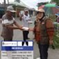 Jumat berkah Tim intan nurul hikmah wakil bupati Tangerang Dede Komariyah berbagi makanan kepada warga (foto:istimewa)