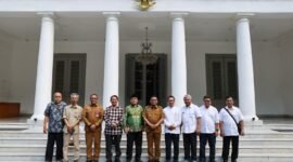 Gubernur Banten Andra Soni menerima kunjungan jajaran rektorat Universitas Mathla’ul Anwar (UNMA) di Ruang Rapat Gedung Negara Provinsi Banten,(foto:istimewa)