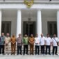 Gubernur Banten Andra Soni menerima kunjungan jajaran rektorat Universitas Mathla’ul Anwar (UNMA) di Ruang Rapat Gedung Negara Provinsi Banten,(foto:istimewa)