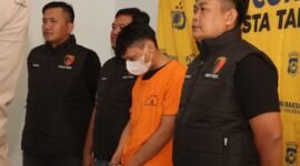 Kepolisian Sektor (Polsek) Mauk berhasil mengamankan seorang pengedar obat-obatan terlarang berinisial KH (25), yang kerap menyasar pelajar di bawah umur sebagai konsumennya.(foto:istimewa)