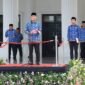 Plh.) Sekretaris Daerah Provinsi Banten Deden Apriandhi Hartawan saat membacakan sambutan Menteri Komunikasi dan Digital Meutya Viada Hafid pada Upacara Peringatan Hari Kebangkitan Nasional ke-117 Tahun 2025, di Lapangan Kantor Gubernur Banten, (foto:istimewa)
