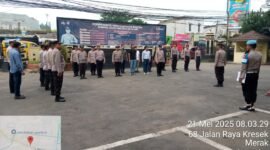Pawas Polsek Balaraja AKP. E.Wijanarko, Pimpin apel pagi di halaman Mako Polsek Balaraja sampaikan tingkatkan keamanan (foto:istimewa)