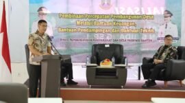 Pelaksana Harian (Plh) Sekretaris Daerah Provinsi Banten Deden Apriandhi Hartawan membuka Sosialisasi Bantuan Keuangan Desa Provinsi Banten Tahun 2025 (foto:istimewa)