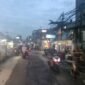 Warga penjaringan keluhan jalanan yang rusak dampak proyek rekontruksi pipa sepanjang tanha pasir tanah merah macet dan ekstra hati hati (foto:ifakta.co/Lx)