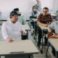 Mensos Saifullah Yusuf (kiri depan) dan Seskab Teddy Indra Wijaya (kanan depan) menilik ruang kelas STPL, Bekasi, yang akan dijadikan sekolah rakyat pada Juli mendatang (Foto: antara/ifakta)