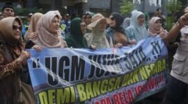UGM digugat terkait soal polemik ijazah Jokowi (Foto: istimewa/ifakta)