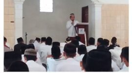 Camat Kresek, Tatang Suryana S.STP, M.Si  melaksanakan Sholat Idul Adha 1446 Hijriah bersama masyarakat di Masjid Jami Al-Ikhlas, Desa Kemuning, Kecamatan Kresek (foto:istimewa)