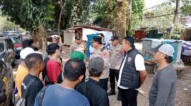AKP I Made bersama personel Polsek Tigaraksa melaksanakan operasi pemberantasan premanisme dan parkir liar di wilayah yang menjadi titik aduan masyarakat.(foto:istimewa)
