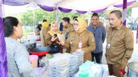 Wakil Bupati Tangerang Intan Nurul Hikmah meninjau langsung pelaksanaan Gerakan Pangan Murah (GPM) serta Bazar Murah UMKM menjelang Idul Adha 1446 H di Alun-Alun Tigaraksa (foto:istimewa)