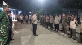 Kapolsek Kresek, AKP A. Suryadi, dalam arahannya menyampaikan bahwa kegiatan pengamanan ini penting untuk mengantisipasi potensi gangguan keamanan dan ketertiban masyarakat (kamtibmas), khususnya pada malam menjelang Hari Raya Idul Adha.(foto:ifakta.co/Lx)