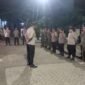 Kapolsek Kresek, AKP A. Suryadi, dalam arahannya menyampaikan bahwa kegiatan pengamanan ini penting untuk mengantisipasi potensi gangguan keamanan dan ketertiban masyarakat (kamtibmas), khususnya pada malam menjelang Hari Raya Idul Adha.(foto:ifakta.co/Lx)