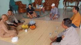 Kapolsek Kresek, AKP A. Suryadi, bersama jajarannya melaksanakan kegiatan sambang dan silaturahmi dengan tokoh agama di Desa Talok, Kecamatan Kresek,(foto:istimewa)