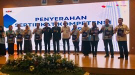Sekretaris Inspektorat Provinsi Banten Ratu Syafitri Muhayati dinyatakan berkompeten pada bidang Penyuluh dengan kualifikasi Penyuluh Antikorupsi Utama (Senior Anticorruption Instructor) dari Lembaga Setifikasi Profesi Komisi Pemberatasan Korupsi (LSP-KPK).(foto:ifakta/Lx)