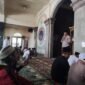 Kapolsek Kresek, AKP A. Suryadi, melaksanakan Program Sholat Jum’at Keliling di Masjid Desa Kemuning, (foto:istimewa)