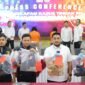 Polres cilegon melakukan penangkapan terhadap dua tersangka pembunuhan seorang ibu rumah tangga (foto:istimewa)