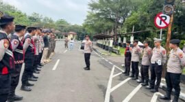 Polsek Tigaraksa gelar apel di halaman gedung DPRD kabupaten Tangerang (foto:istimewa)