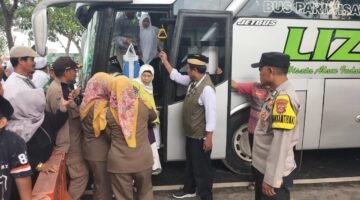 Kapolsek Tigaraksa mengatakan, personel dikerahkan untuk mengatur lalu lintas, mensterilkan area kedatangan, serta mengawasi barang bawaan guna mencegah gangguan kamtibmas.(foto:istimewa)