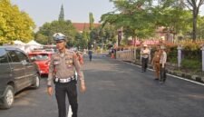 Satuan Lalu Lintas (Satlantas) Polresta Tangerang menggelar kegiatan uji emisi kendaraan bermotor di Jalan depan Gedung DPRD Kabupaten Tangerang,(foto:istimewa)