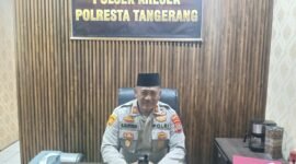 Kapolsek kresek AKP A.Suryadi mengucapkan selamat hari raya idul adha   1446 H (foto:ifakta.co/Lx)