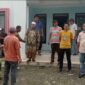 Sejumlah warga RW 001 Pegadungan, Kalideres mendatangi perumahan Puri Gardenia (Foto: ifakta.co)