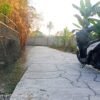Lokasi kegiatan betonisasi aspirasi anggota PKS kabupaten tangerang melalui dinas bina marga sumber daya manusia (SDA) yang dinilai sudah alami retak pecah dan mengurangi kubikasi (foto: ifakta/lex)