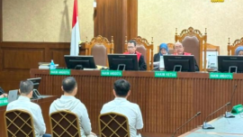 Jaksa KPK mendakwa mantan Wakil Menteri Imigrasi dan Pemasyarakatan Silmy Karim dalam perkara dugaan pemerasan pengurusan dokumen keimigrasian senilai Rp168,9 miliar serta gratifikasi Rp33,8 miliar.