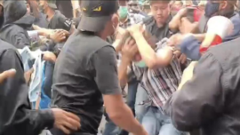 Polda Sumatera Selatan menetapkan dua pria berinisial AF (36) dan EP (24) sebagai tersangka dalam kasus dugaan pengeroyokan terhadap jurnalis dan mahasiswa saat demonstrasi di depan Markas Polda Sumatera Selatan, Palembang.