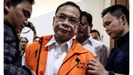 Bupati Pati Sadewo divonis 8 tahun 6 bulan dan gantikan uang 3,5 miliar atas kejahatan korupsinya (foto: istimewa)