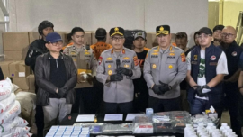 Polda Jawa Barat membongkar pabrik sekaligus gudang produksi obat keras ilegal di kawasan Pergudangan Bizpark, Kopo, Kota Bandung. Fasilitas tersebut diperkirakan mampu memproduksi hingga 8 juta butir obat per hari.
