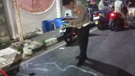 Polisi melakukan penanganan kecelakaan beruntun di Jalan Kamboja Raya, Palmerah, Jakarta Barat, Rabu (7/10/2026).